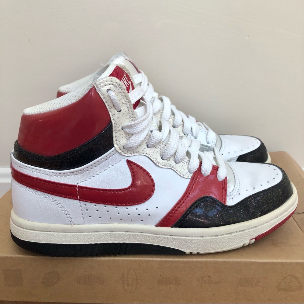 EUC Women’s Nike Court Force High Valentines Edtn